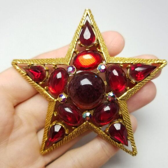 Vintage Capri Red Cabochon Rhinestone Five Pointed Star Brooch, Gold Tone - Picture 1 of 9